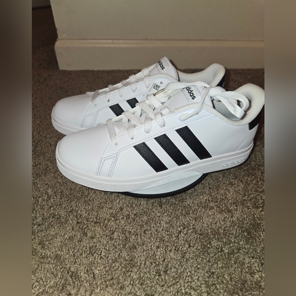 NWT Adidas Grand Court 2.0 Sneakers - Picture 4 of 9